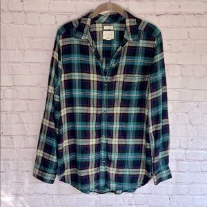 American Eagle Outfitters Blue and Green Plaid Button Up Shirt‎ Woman’s Medium